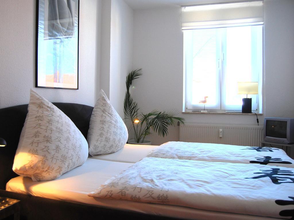 Ferienwohnung Warnemuende Am Kurpark Rostock Room photo